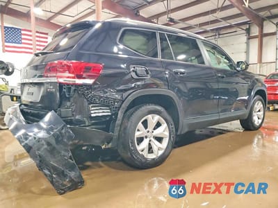 Trzecie zdjęcie samochodu z tyłu: 2018 VOLKSWAGEN ATLAS SE VIN:1V2LR2CA6JC509155 - miniatura