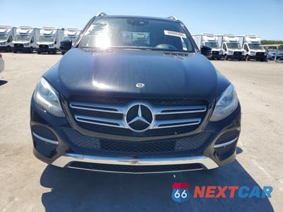 Piąte zdjęcie samochodu w środku: 2017 MERCEDES-BENZ GLE 350 4MATIC VIN:4JGDA5HB2HA973741 - miniatura