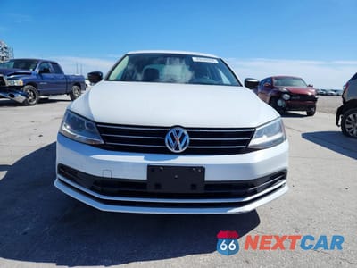 Piąte zdjęcie samochodu w środku: 2016 VOLKSWAGEN JETTA SE VIN:3VWD67AJ0GM217682 - miniatura