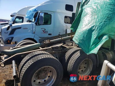 Czwarte zdjęcie samochodu z boku: 2022 KENWORTH CONSTRUCTION W900 VIN:1XKWDP9X5NR982932 - miniatura