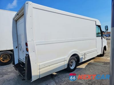 Trzecie zdjęcie samochodu z tyłu: 2013 ISUZU NPR VIN:JALB4T176D7W00916 - miniatura