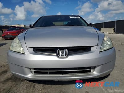 Piąte zdjęcie samochodu w środku: 2003 HONDA ACCORD LX VIN:1HGCM56363A144457 - miniatura