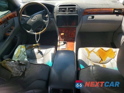 Zdjęcie 8 z 12 samochodu: 2005 LEXUS LS 430 VIN:JTHBN36F755004028 - miniatura