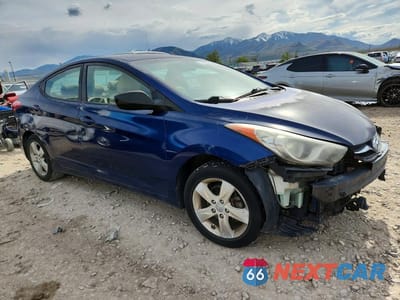 Czwarte zdjęcie samochodu z boku: 2013 HYUNDAI ELANTRA GLS VIN:KMHDH4AEXDU704275 - miniatura