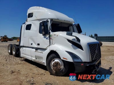 2023 VOLVO VN VNL 4V4NC9EH2PN329879 - główne zdjęcie licytacji z USA - miniatura
