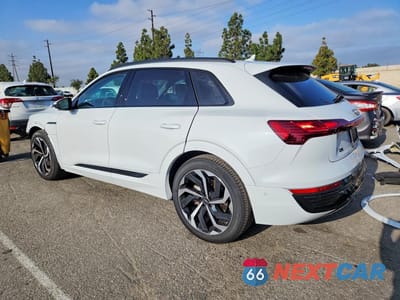 Drugie zdjęcie samochodu z przodu: 2024 AUDI Q8 E-TRON PREMIUM PLUS VIN:WA15AAGE9RB048361 - miniatura
