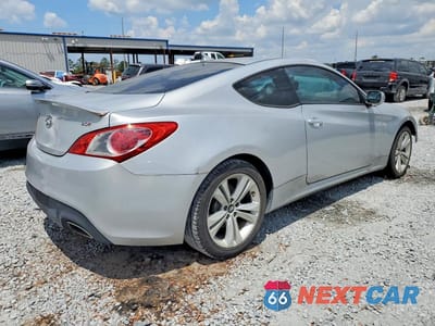 Trzecie zdjęcie samochodu z tyłu: 2011 HYUNDAI GENESIS COUPE 2.0T VIN:KMHHT6KD4BU044698 - miniatura