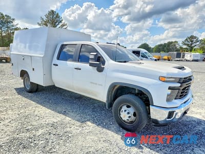 Czwarte zdjęcie samochodu z boku: 2024 CHEVROLET SILVERADO HD UTILITY / SERVICE TRUCK VIN:1GB4WREY3RF335173 - miniatura