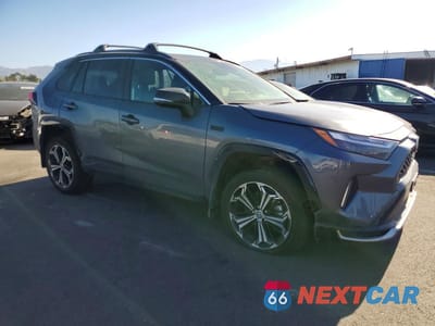 Czwarte zdjęcie samochodu z boku: 2024 TOYOTA RAV4 PRIME XSE VIN:JTMEB3FV8RD226121 - miniatura