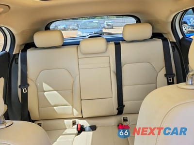 Zdjęcie 10 z 12 samochodu: 2019 MERCEDES-BENZ GLA 250 VIN:WDCTG4EB3KU004205 - miniatura