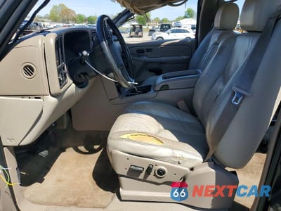 Zdjęcie 7 z 13 samochodu: 2004 GMC YUKON XL K1500 VIN:3GKFK16T04G185863 - miniatura