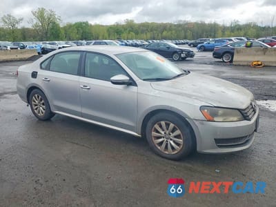 Czwarte zdjęcie samochodu z boku: 2012 VOLKSWAGEN PASSAT S VIN:1VWAP7A38CC064224 - miniatura