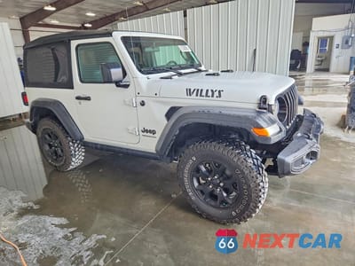 Czwarte zdjęcie samochodu z boku: 2021 JEEP WRANGLER SPORT VIN:1C4GJXAN5MW756585 - miniatura