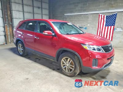 Czwarte zdjęcie samochodu z boku: 2015 KIA SORENTO LX VIN:5XYKT3A61FG630259 - miniatura