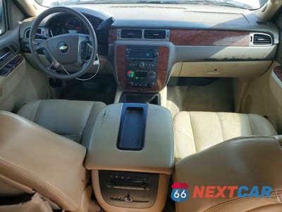 Zdjęcie 8 z 14 samochodu: 2013 CHEVROLET SUBURBAN C1500 LT VIN:1GNSCJE03DR103811 - miniatura