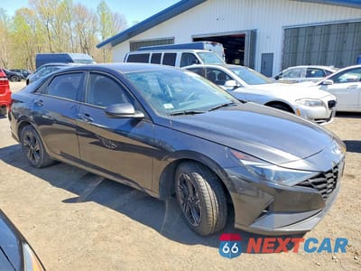 Czwarte zdjęcie samochodu z boku: 2021 HYUNDAI ELANTRA SEL VIN:5NPLM4AG6MH009847 - miniatura