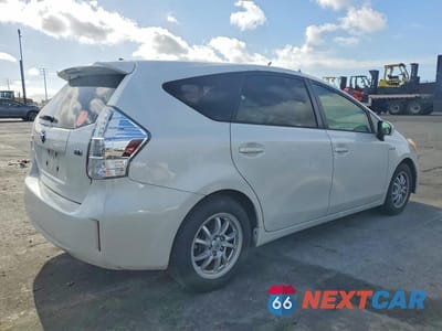 Trzecie zdjęcie samochodu z tyłu: 2013 TOYOTA PRIUS V THREE VIN:JTDZN3EU9D3268863 - miniatura