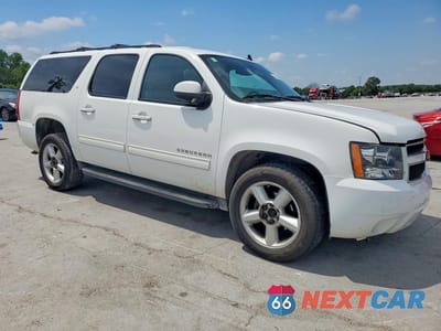 Czwarte zdjęcie samochodu z boku: 2013 CHEVROLET SUBURBAN K1500 LT VIN:1GNSKJE75DR379519 - miniatura
