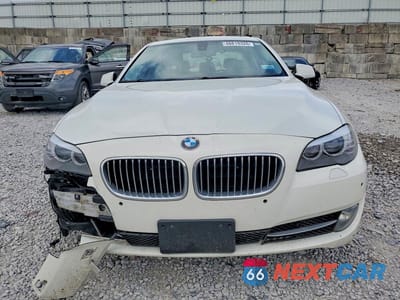 Piąte zdjęcie samochodu w środku: 2013 BMW 528 XI VIN:WBAXH5C59DD106664 - miniatura