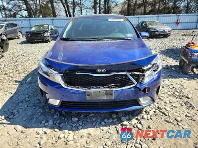 Piąte zdjęcie samochodu w środku: 2017 KIA FORTE EX VIN:3KPFL4A84HE116642 - miniatura