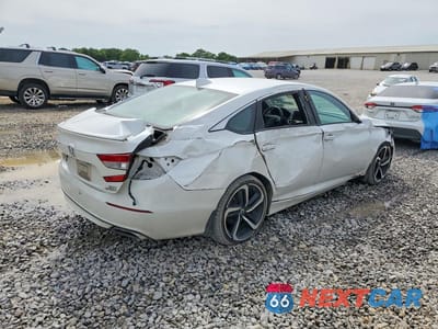 Trzecie zdjęcie samochodu z tyłu: 2018 HONDA ACCORD SPORT VIN:1HGCV2F3XJA042572 - miniatura