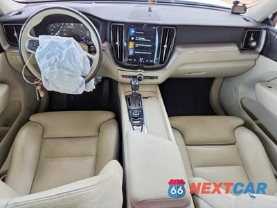 Zdjęcie 8 z 12 samochodu: 2019 VOLVO XC60 T5 MOMENTUM VIN:LYV102DK4KB250164 - miniatura