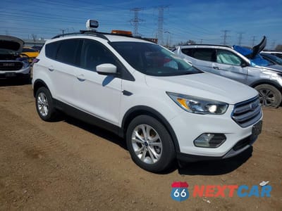 Czwarte zdjęcie samochodu z boku: 2018 FORD ESCAPE SE VIN:1FMCU9GD4JUB84766 - miniatura