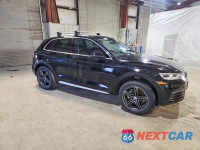 Czwarte zdjęcie samochodu z boku: 2018 AUDI Q5 PREMIUM PLUS VIN:WA1BNAFY1J2001686 - miniatura