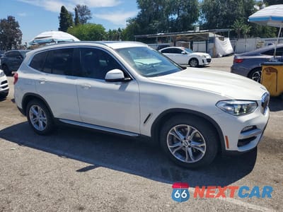 Czwarte zdjęcie samochodu z boku: 2019 BMW X3 SDRIVE30I VIN:5UXTR7C54KLR46704 - miniatura