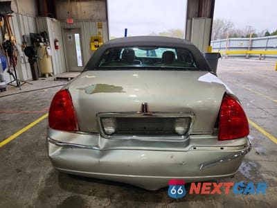 Zdjęcie 6 z 12 samochodu: 2009 LINCOLN TOWN CAR SIGNATURE LIMITED VIN:2LNHM82V99X635968 - miniatura