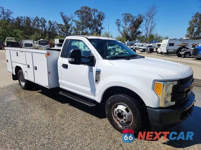 Czwarte zdjęcie samochodu z boku: 2017 FORD F350 SUPER DUTY UTILITY / SERVICE TRUCK VIN:1FDRF3G62HEC47452 - miniatura