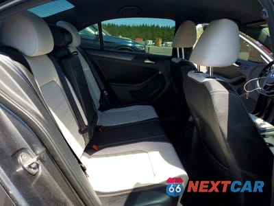 Zdjęcie 10 z 12 samochodu: 2016 VOLKSWAGEN JETTA SPORT VIN:3VWD17AJ7GM248684 - miniatura