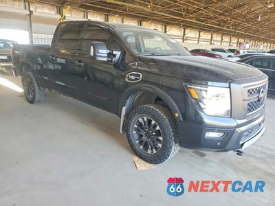 Czwarte zdjęcie samochodu z boku: 2021 NISSAN TITAN XD PRO-4X VIN:1N6AA1FB0MN522066 - miniatura