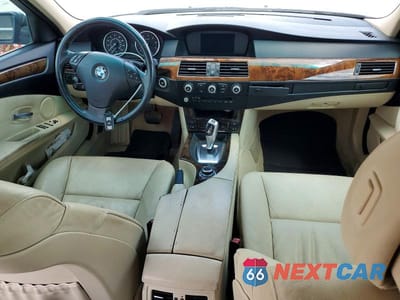 Zdjęcie 8 z 11 samochodu: 2009 BMW 528 I VIN:WBANU53579C118571 - miniatura