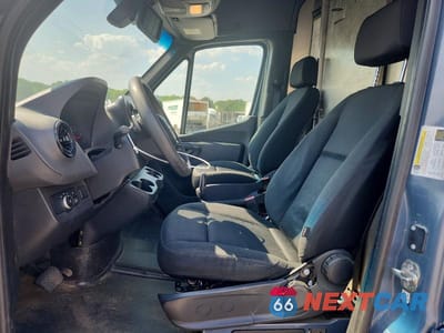 Zdjęcie 7 z 13 samochodu: 2019 MERCEDES BENZ SPRINTER 2500 DELIVERY VAN VIN:WD4PF1CD1KP126658 - miniatura