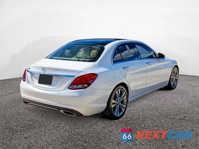 Czwarte zdjęcie samochodu z boku: 2018 MERCEDES-BENZ C 300 VIN:55SWF4JB5JU276403 - miniatura