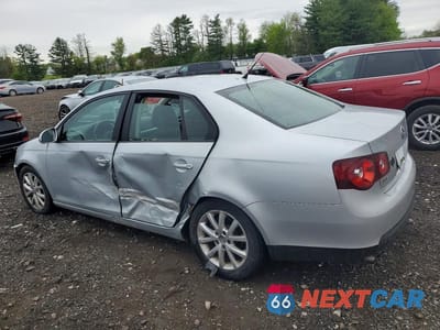 Drugie zdjęcie samochodu z przodu: 2010 VOLKSWAGEN JETTA VIN:3VWAZ7AJ5AM127123 - miniatura