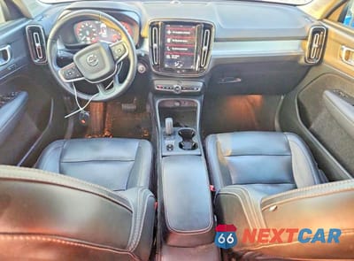 Zdjęcie 8 z 13 samochodu: 2019 VOLVO XC40 T5 MOMENTUM VIN:YV4162UK6K2054613 - miniatura