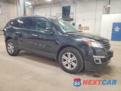 Czwarte zdjęcie samochodu z boku: 2015 CHEVROLET TRAVERSE LT VIN:1GNKVGKD8FJ240829 - miniatura