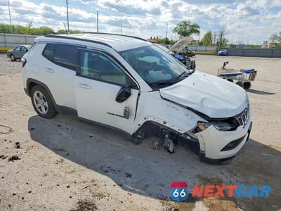 Czwarte zdjęcie samochodu z boku: 2023 JEEP COMPASS LATITUDE VIN:3C4NJDBN2PT514156 - miniatura