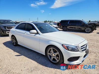 Czwarte zdjęcie samochodu z boku: 2015 MERCEDES-BENZ C 300 VIN:55SWF4JB2FU051878 - miniatura
