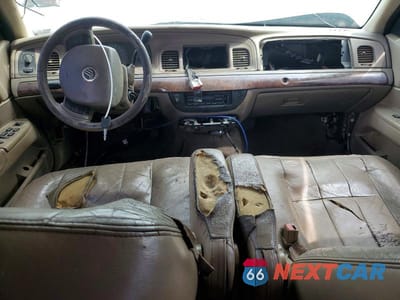Zdjęcie 8 z 12 samochodu: 2005 MERCURY GRAND MARQUIS LS VIN:2MEFM75W05X656999 - miniatura