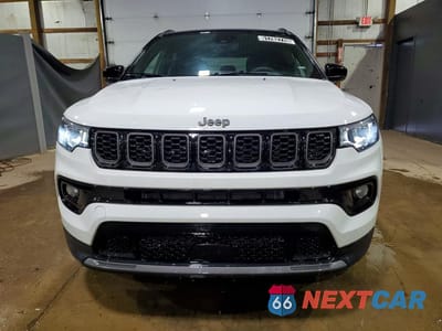 Piąte zdjęcie samochodu w środku: 2026 JEEP COMPASS LIMITED VIN:3C4NJDCN5TT215690 - miniatura