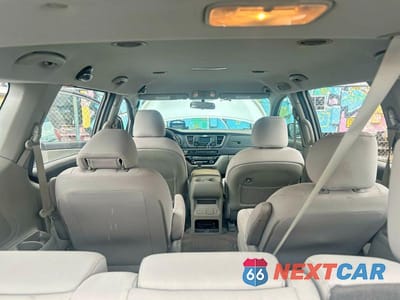 Zdjęcie 9 z 10 samochodu: 2017 KIA SEDONA L VIN:KNDMA5C18H6264737 - miniatura