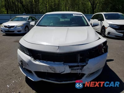 Piąte zdjęcie samochodu w środku: 2018 CHEVROLET IMPALA LT VIN:2G1105S3XJ9139612 - miniatura