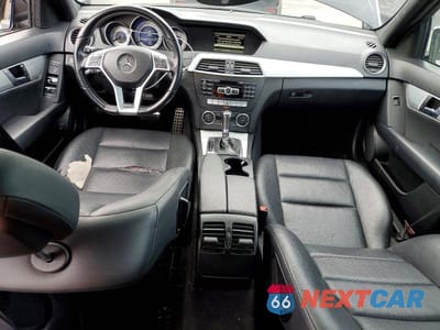 Zdjęcie 8 z 12 samochodu: 2013 MERCEDES-BENZ C 250 VIN:WDDGF4HB6DA851655 - miniatura