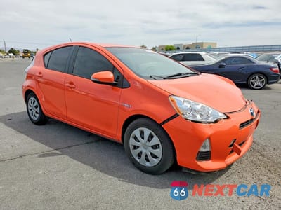 Czwarte zdjęcie samochodu z boku: 2014 TOYOTA PRIUS C ONE VIN:JTDKDTB36E1069394 - miniatura