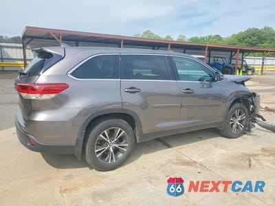 Trzecie zdjęcie samochodu z tyłu: 2019 TOYOTA HIGHLANDER LE PLUS VIN:5TDZZRFH7KS364060 - miniatura