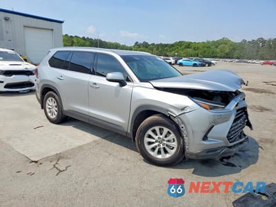 Czwarte zdjęcie samochodu z boku: 2025 TOYOTA GRAND HIGHLANDER XLE VIN:5TDAAAA5XSS032021 - miniatura