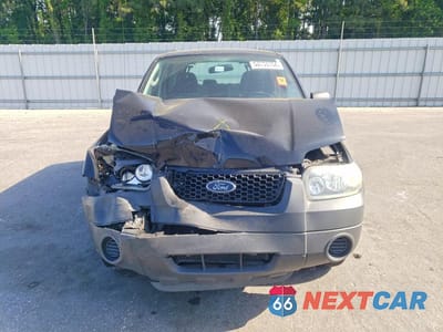Piąte zdjęcie samochodu w środku: 2005 FORD ESCAPE XLS VIN:1FMYU02Z75KC90439 - miniatura